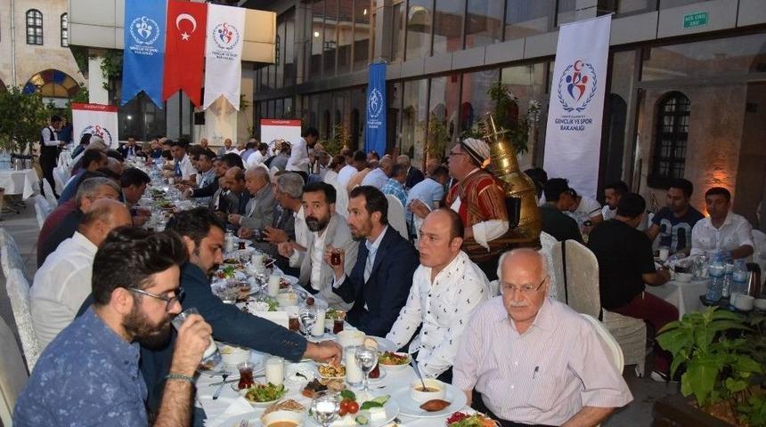 Emektar Stat, Eski Futbolcuların G&ouml;steri Ma&ccedil;ı İle Veda Edecek