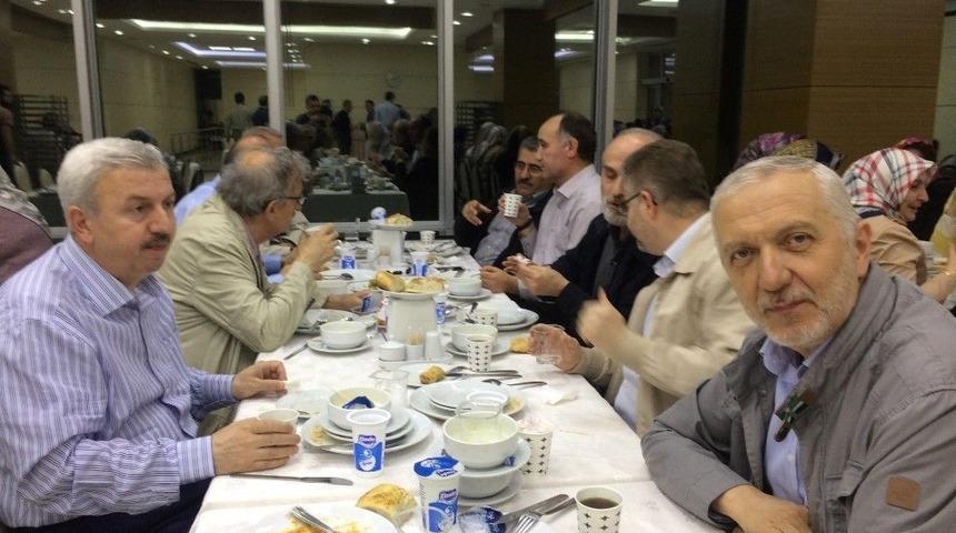 Sa&uuml; İlahiyat Fak&uuml;ltesi Personeli İftarda Buluştu
