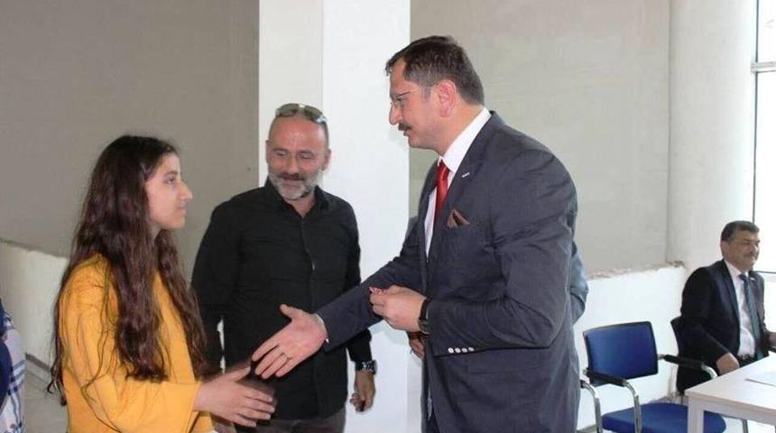 Teog Birincilerine Altın &Ouml;d&uuml;l&uuml;