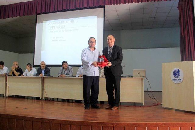 Sa&uuml; İlahiyat Fak&uuml;ltesinde Yılsonu Akademik Kurul Toplantısı Yapıldı 2