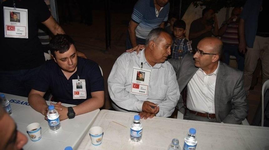 Vali Demirtaş Şehit Pilot İ&ccedil;in D&uuml;zenlenen İftara Katıldı