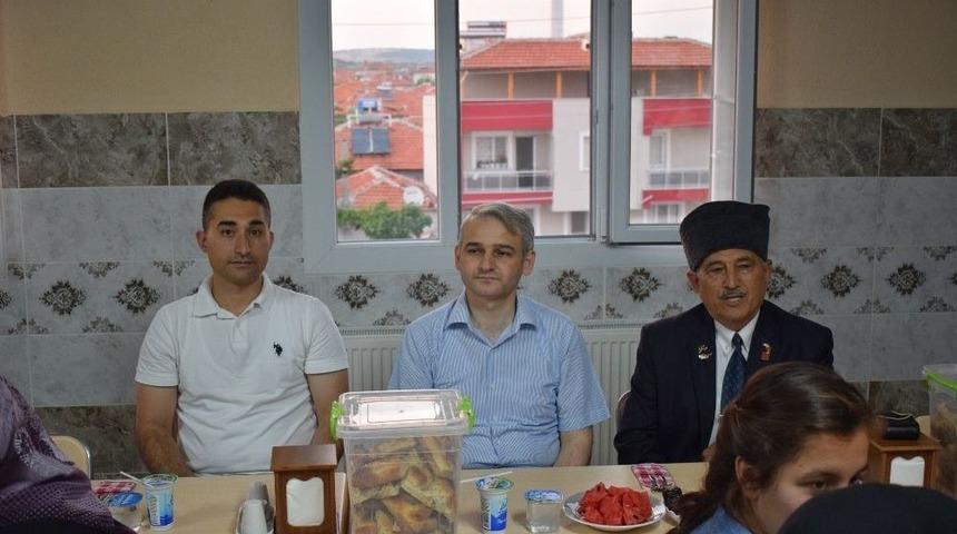 Kaymakam G&uuml;ven Şehit Aileleriyle İftarda Buluştu