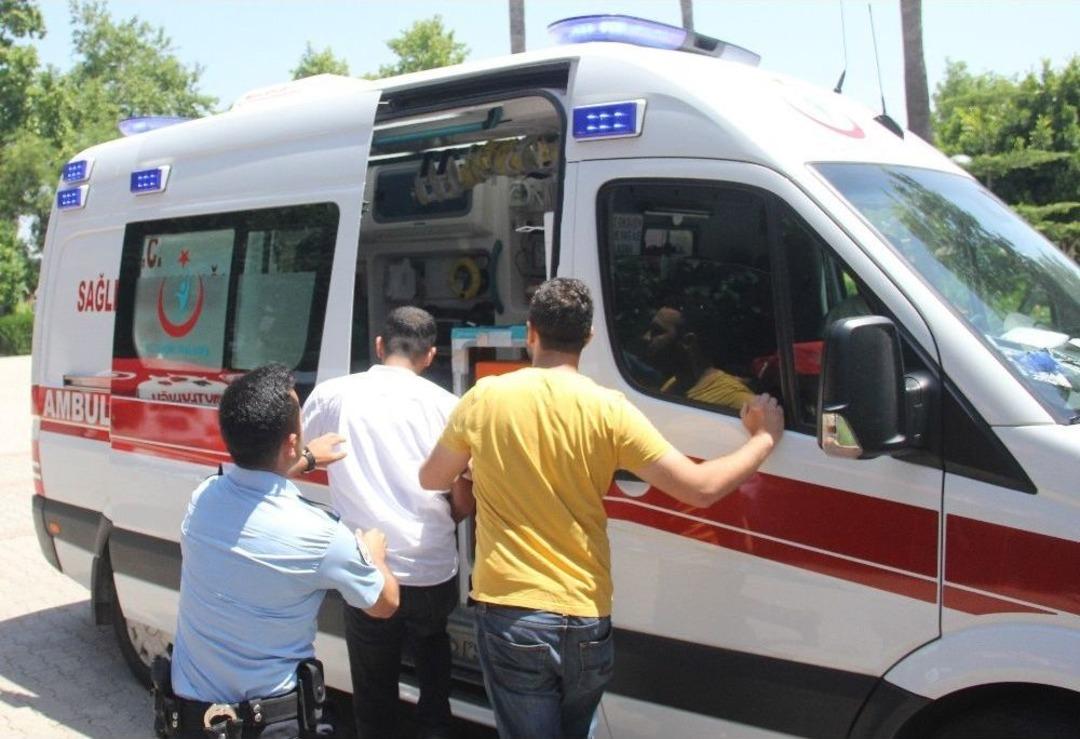 Cinsel İstismardan G&ouml;zaltına Alınan Zanlıya Ambulansta Lin&ccedil; Girişimi