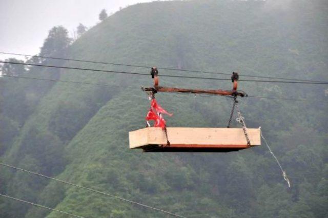 İlkel Teleferikte Akıma Kapılan Hamile Kadın Öldü