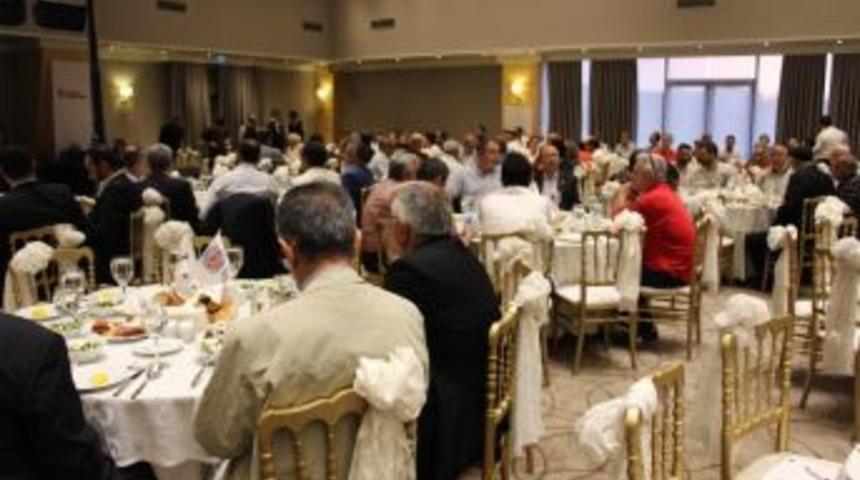 Emlak Komisyoncular Odası &Uuml;yeleri İftar Yemeğinde Bir Araya Geldi