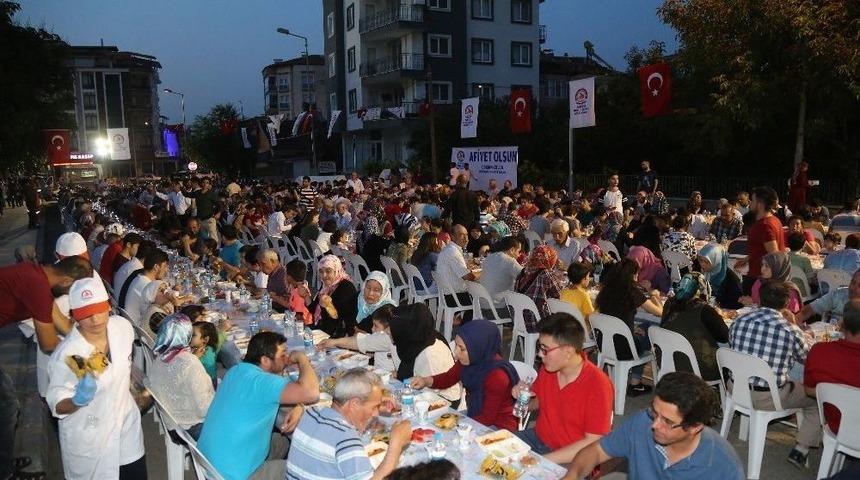 B&uuml;y&uuml;kşehir&rsquo;den 2 Mahallede 4 Bin Kişiye İftar