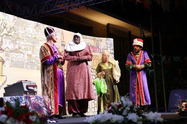 Gaziantep’te “bir Eski Zaman Hikayesi” Adlı Oyun Sahnelendi