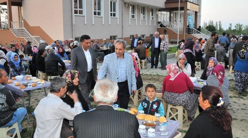 Akşehir Belediyesi&rsquo;nin Mahalle İftarları Devam Ediyor