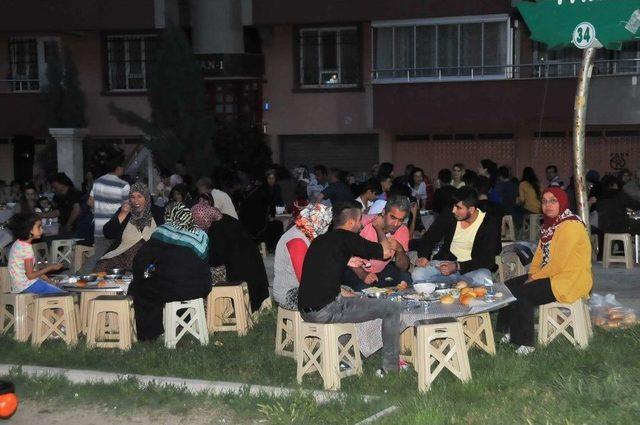 Akşehir Belediyesi’nin Mahalle İftarları Devam Ediyor 1