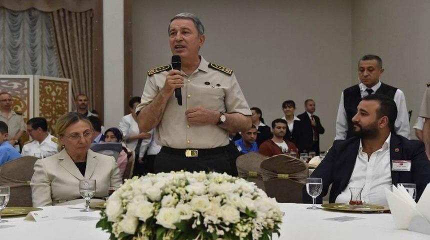Genelkurmay Başkanı Orgeneral Akar Gazilerle İftarda Bir Araya Geldi