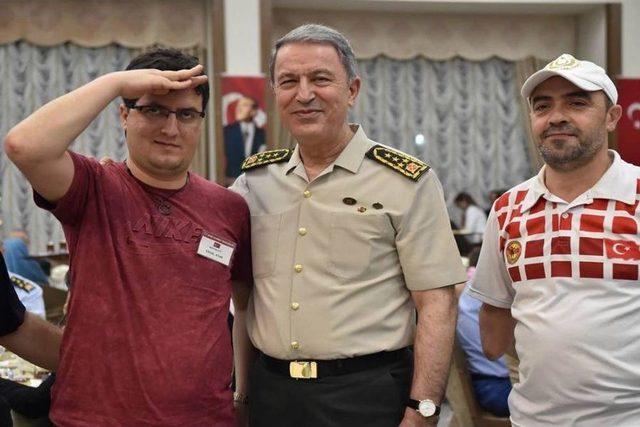 Genelkurmay Başkanı Orgeneral Akar Gazilerle İftarda Bir Araya Geldi