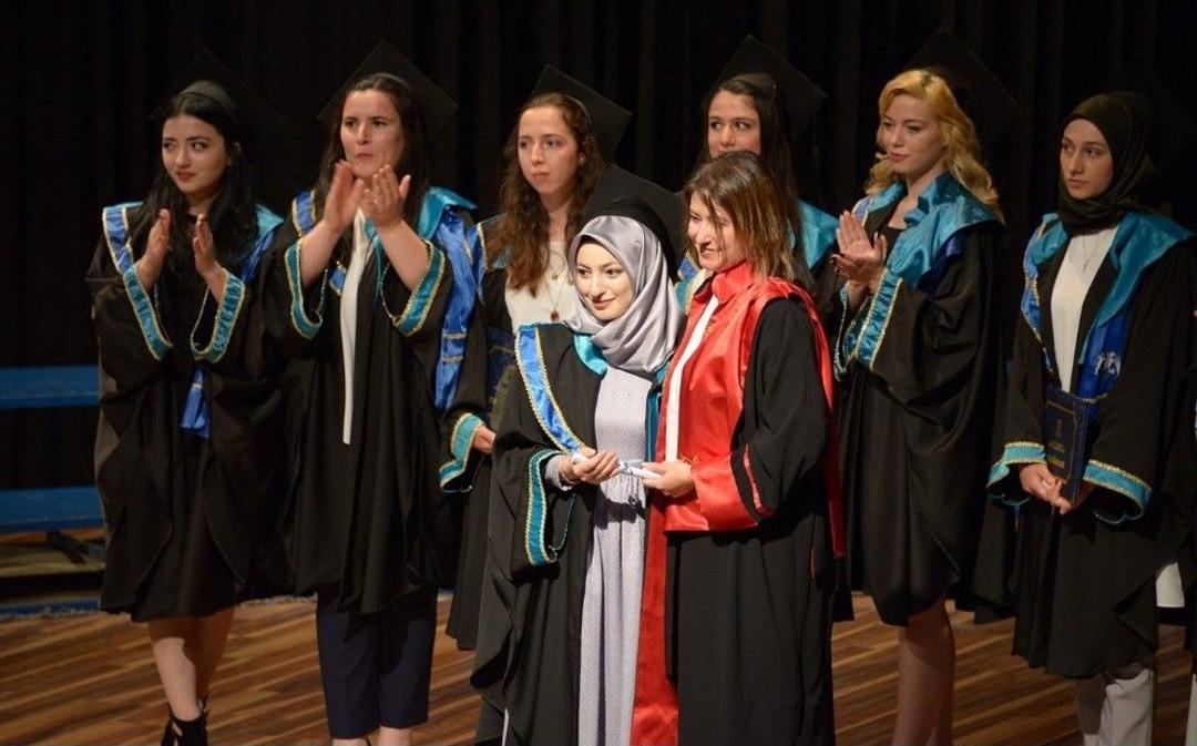 S&uuml; Sanat Ve Tasarım Fak&uuml;ltesi İlk Mezunlarını Verdi