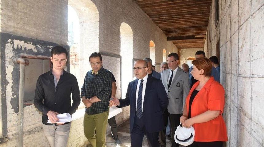 Vali Demirtaş, Tepebağ Ortaokulu&rsquo;nda İncelemelerde Bulundu