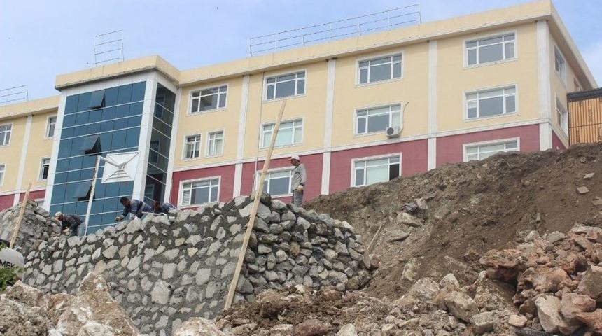 Yağmur Suyunun Yıktığı İstinat Duvarı Yapıldı