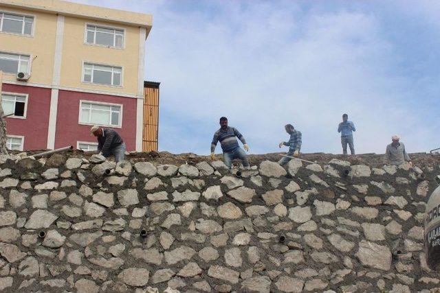 Yağmur Suyunun Yıktığı İstinat Duvarı Yapıldı