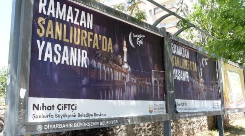 Diyarbakır'da Bilboardlara Asılan, 'ramazan Şanlıurfa'da Yaşanır' Afişlerine Tepki&nbsp;