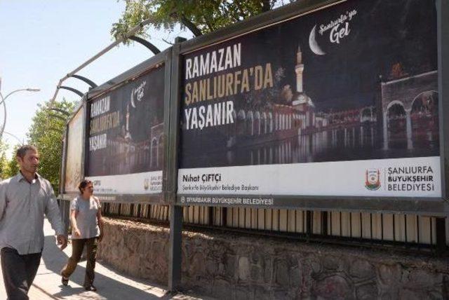 Diyarbakır'da Bilboardlara Asılan, 'ramazan Şanlıurfa'da Yaşanır' Afişlerine Tepki 