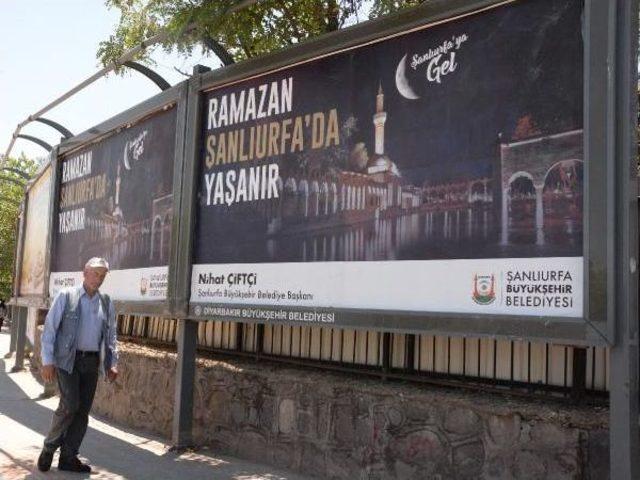 Diyarbakır'da Bilboardlara Asılan, 'ramazan Şanlıurfa'da Yaşanır' Afişlerine Tepki 