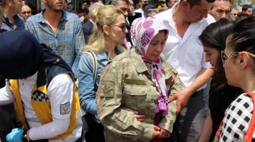 Şehit Annesi: Ben Seni U&ccedil;akla Mı G&ouml;nderdim