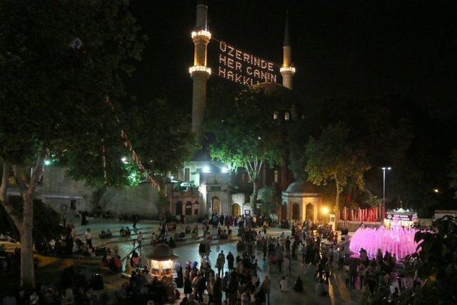 Eyüp Sultan Ramazan’ın Bereketiyle Dolup Taşıyor