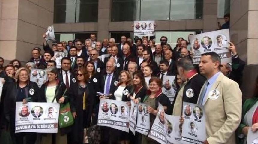 İstanbul Adalet Sarayı'nda Avukat Eylemi