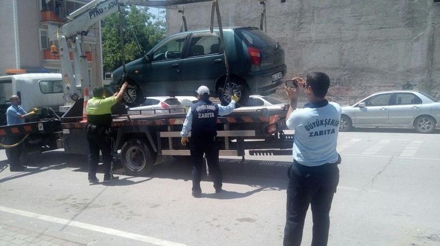 Yasak Parklanmalar İ&ccedil;in Zabıtalar İş Başında