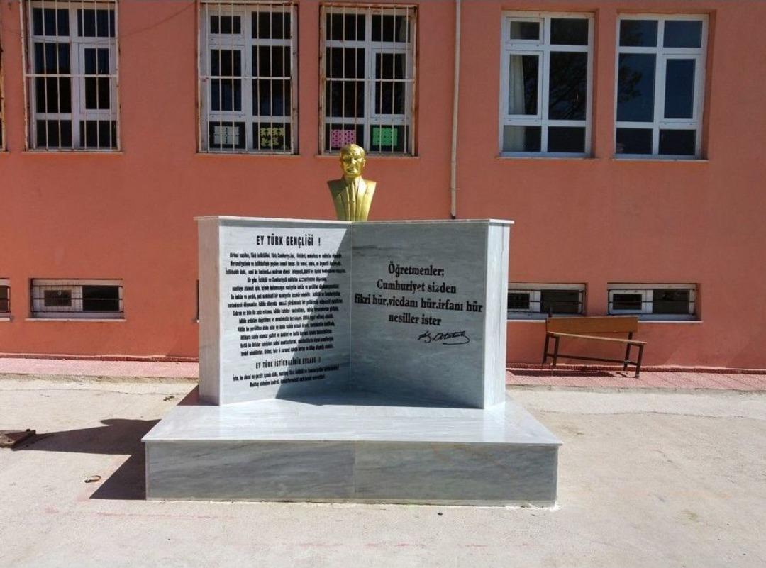 B&uuml;y&uuml;kşehir Muhtarların Atat&uuml;rk B&uuml;st&uuml; İsteğini Ger&ccedil;ekleştirdi