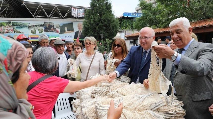 Başkanlar Alışveriş Filesi Dağıttı