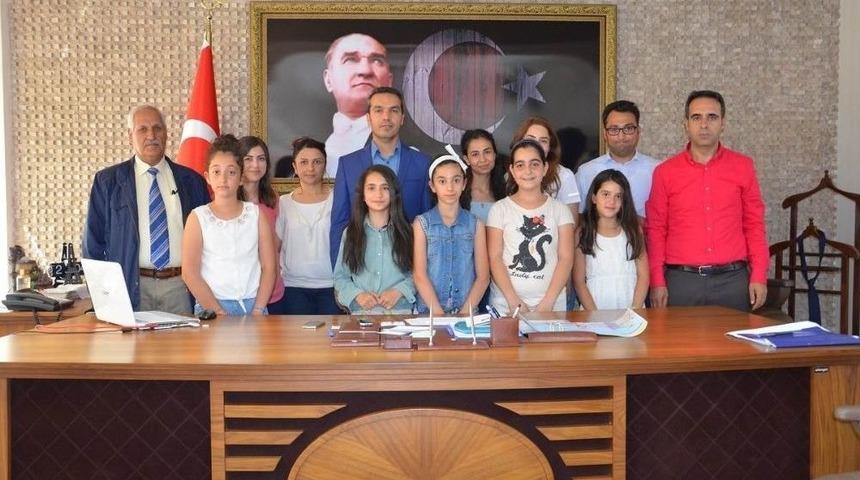 Tunceli&rsquo;de Etik Yarışmasında Dereceye Giren &Ouml;ğrenciler &Ouml;d&uuml;llendirildi