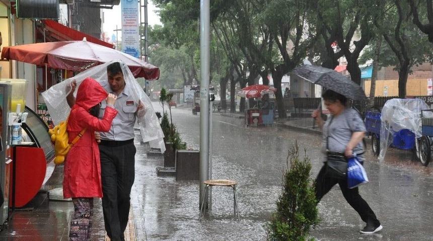 Eskişehir&rsquo;de Yaz Yağmurları Bitmek Bilmiyor