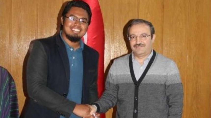 Sa&uuml;&rsquo;den, Malezyalı &Ouml;ğrenciler İ&ccedil;in Veda T&ouml;reni