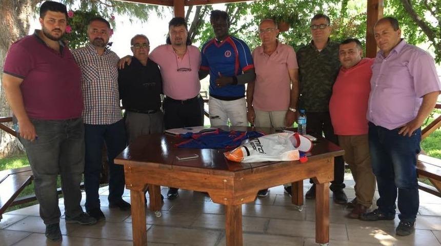 İl&ccedil;e Futbol Takımına Burkina Fasolu Transfer