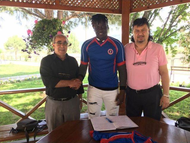 İl&ccedil;e Futbol Takımına Burkina Fasolu Transfer 1
