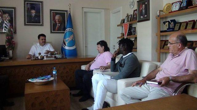 İl&ccedil;e Futbol Takımına Burkina Fasolu Transfer 2