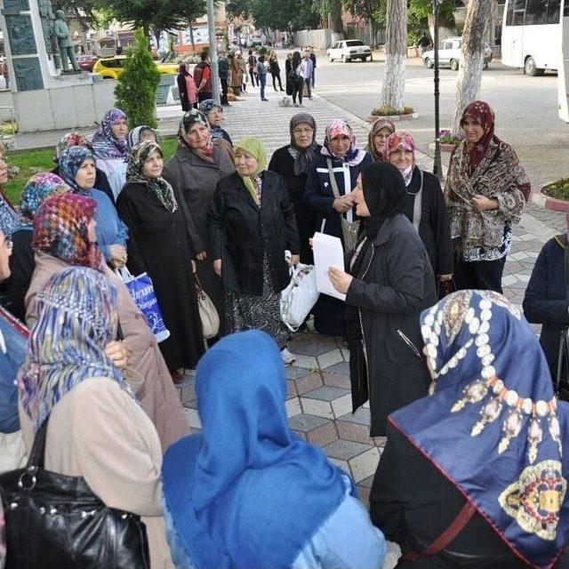 Söğütlü 500 Kadından Bursa Çıkartması