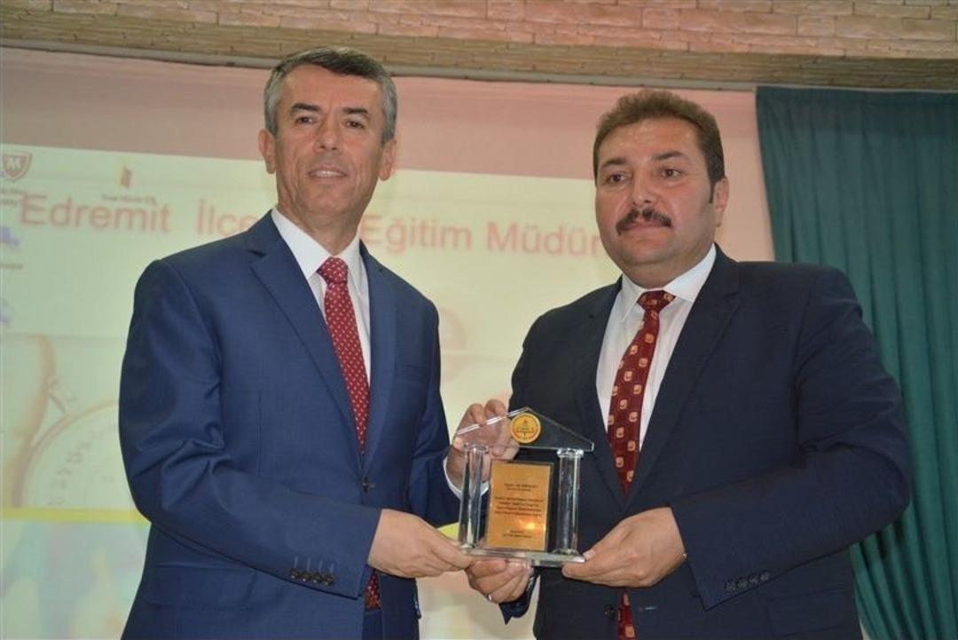 Hedef 3&rsquo;te 3 Projesi &Ouml;d&uuml;l T&ouml;reni Yapıldı