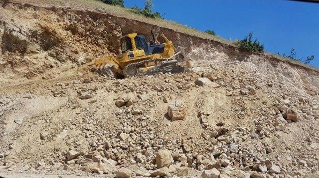 Köylerde Yol Çalışması Sürüyor