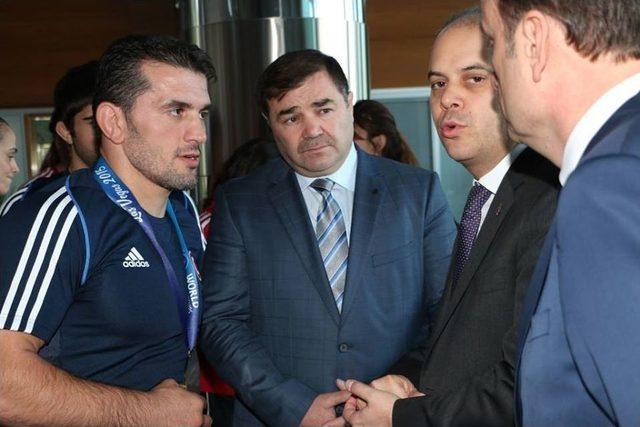 D&uuml;nya Şampiyonu Sel&ccedil;uk &Ccedil;ebi Spor Eğitim Dairesi Başkanı Oldu 1