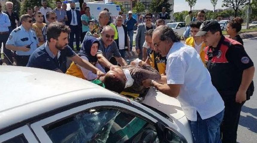 Otomobilin &Ccedil;arptığı Yaya Ağır Yaralandı