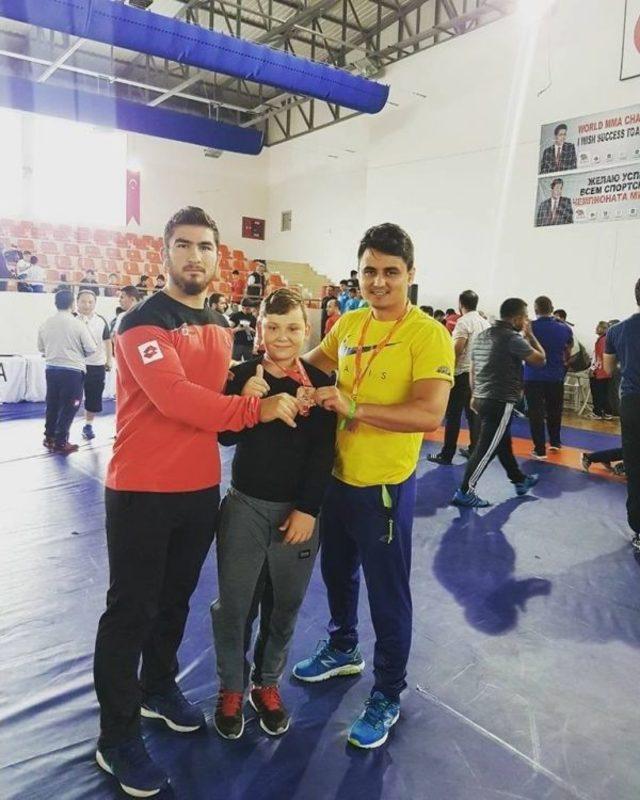 &Ccedil;an Belediyesi G&uuml;reş Kul&uuml;b&uuml; Başarıya Doymuyor 1