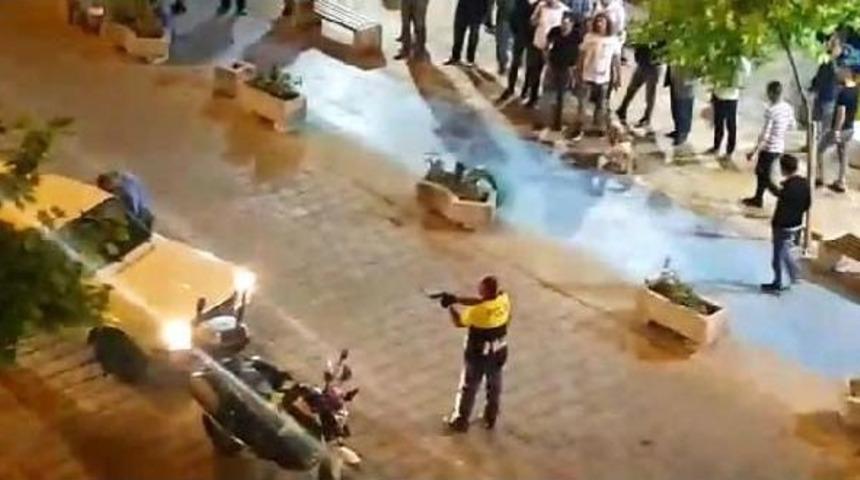 Polis, 'dur' Ihtarına Uymayan S&uuml;r&uuml;c&uuml;ye Silah &Ccedil;ekti