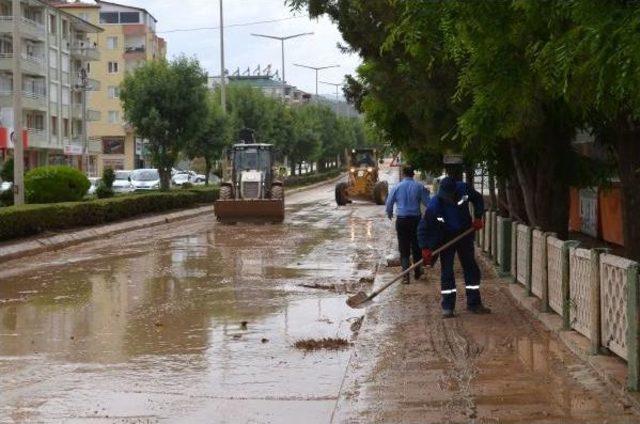 Elmalı'da Sel Zarara Yol Açtı