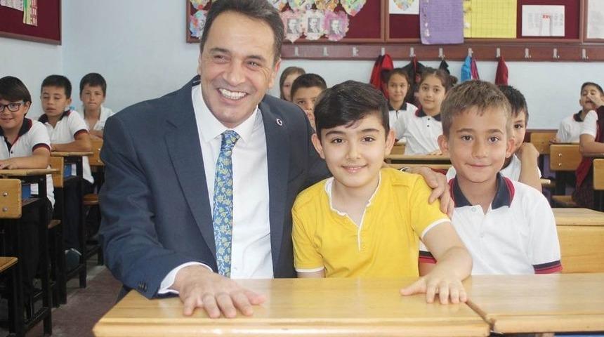 Bir Yıldır Okula Gidemeyen Mert Karnesini Sınıfında Aldı