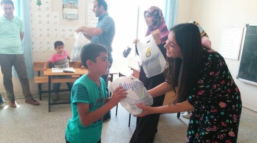 İstanbul&rsquo;dan Kahta&rsquo;daki K&ouml;y Okullarına Yardım