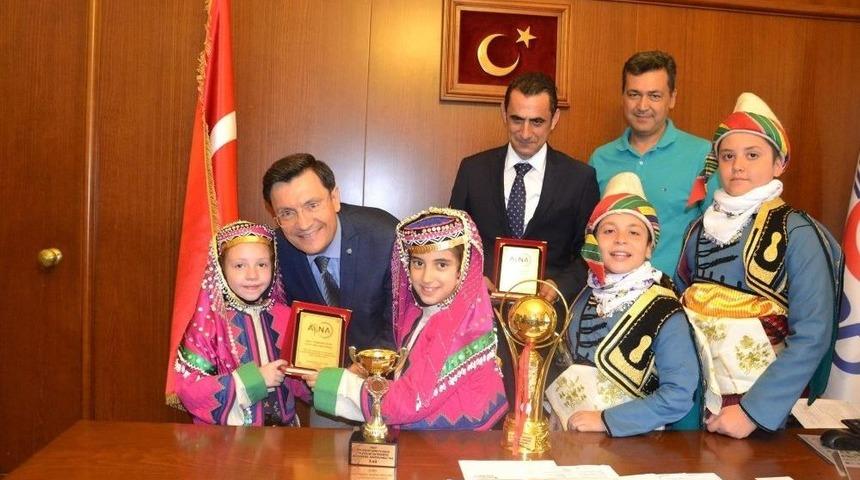 Halk Oyunları Ekibi, Tcdd B&ouml;lge M&uuml;d&uuml;r&uuml; Ko&ccedil;bay&rsquo;ı Ziyaret Etti