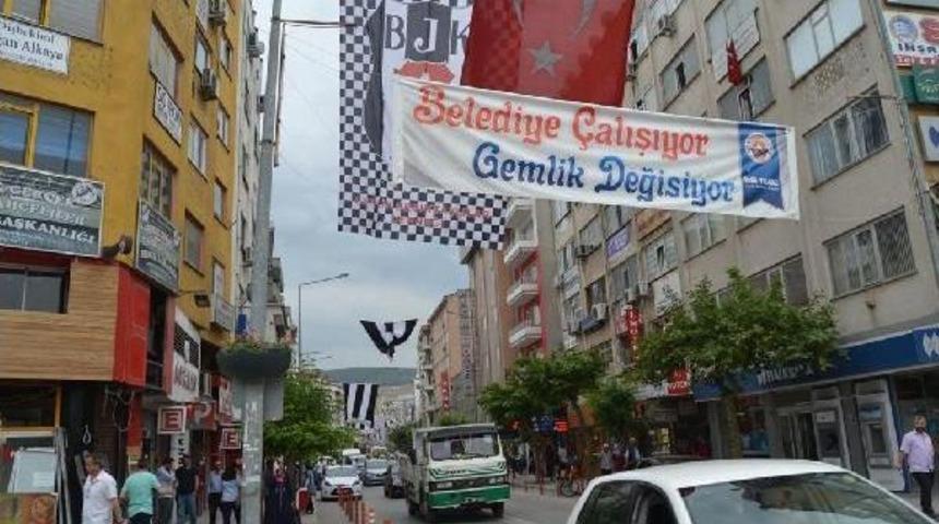 Gemlik&rsquo;Te Beşiktaş Bayraklar S&ouml;k&uuml;lmek Istendi