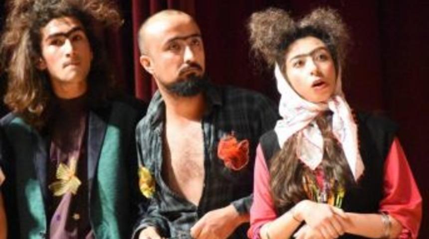 Komşu K&ouml;y&uuml;n Delisi Aliağa&rsquo;da Sahnelenecek