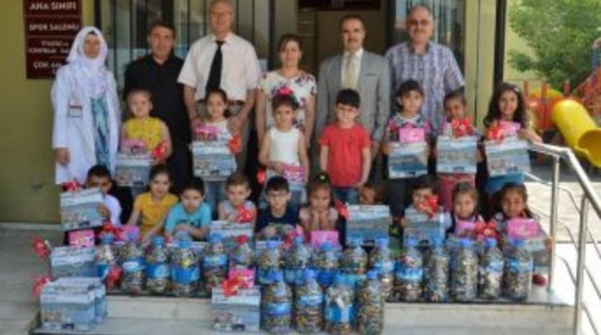 &Ccedil;evreci Miniklere B&uuml;y&uuml;k Alkış