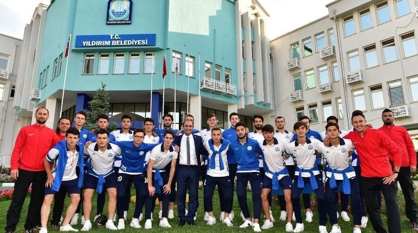 Yıldırımlı Şampiyonlar &Ouml;d&uuml;llendirildi