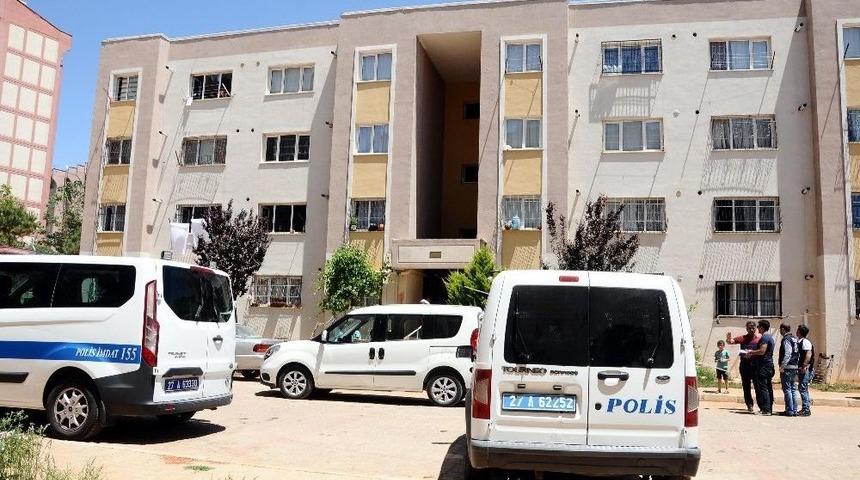 Boş Evden Yayılan K&ouml;t&uuml; Polisi Alarma Ge&ccedil;irdi